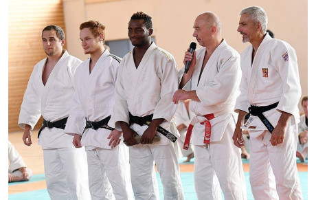 15/06 remise de sa ceinture noire à Junior Zang